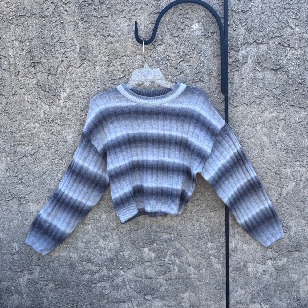H&M Divided Sweater Women XS Grey Ombre Ribbed Knit Cropped Crew Neck Relaxed